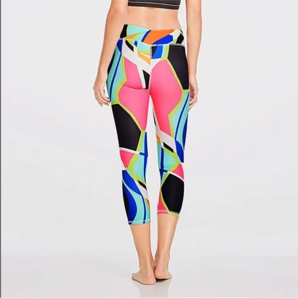 Fabletics Define PowerHold® Mid-Rise Capris - Picture 3 of 6